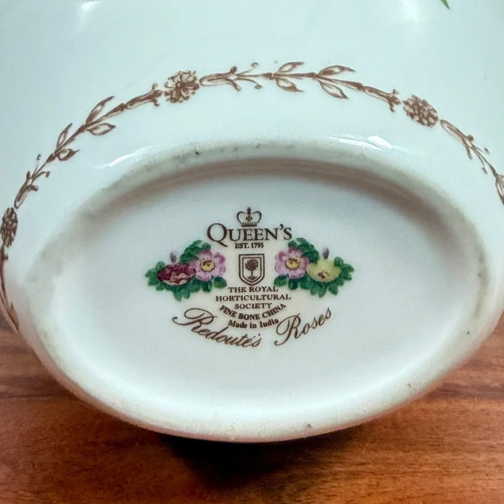 QUEENS Vase REDOUTES ROSES Fine Bone China Rosa Noisettiana 8